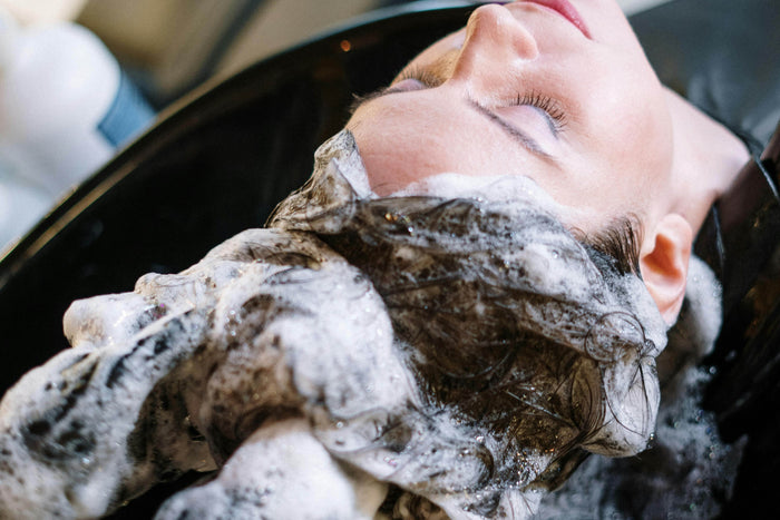 Seminggu Sekali atau Setiap Hari? Frekuensi Keramas yang Dianjurkan