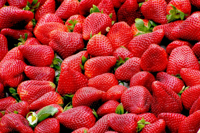 Stroberi: Si Merah Segar Penangkal Radikal Bebas