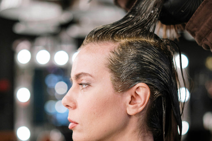 Apakah Cat Rambut Mempengaruhi Produksi Minyak Rambut? Ini Penjelasannya