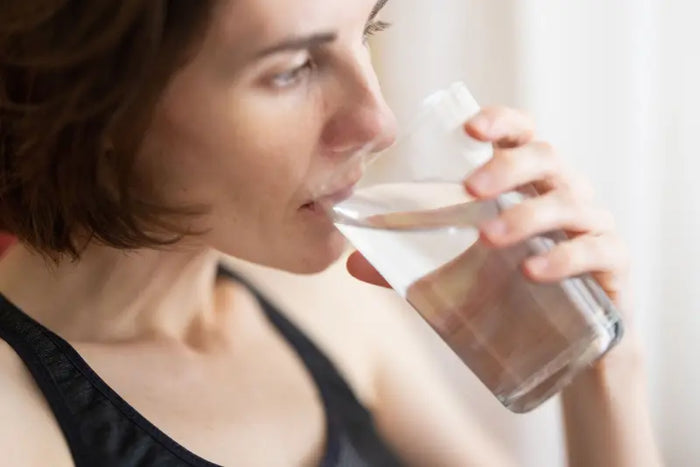 Benarkah Minum Air Putih Bisa Membantu Menurunkan Berat Badan?