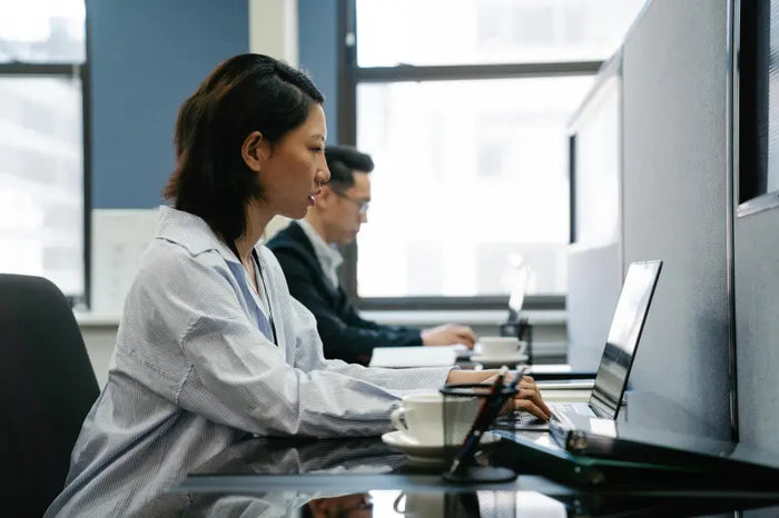 Duduk Terlalu Lama di Depan Laptop Bisa Sebabkan ‘Dead Butt Syndrome