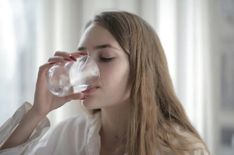 Minum Air Putih 2 Liter Sehari: Fakta atau Sekadar Anjuran Umum?