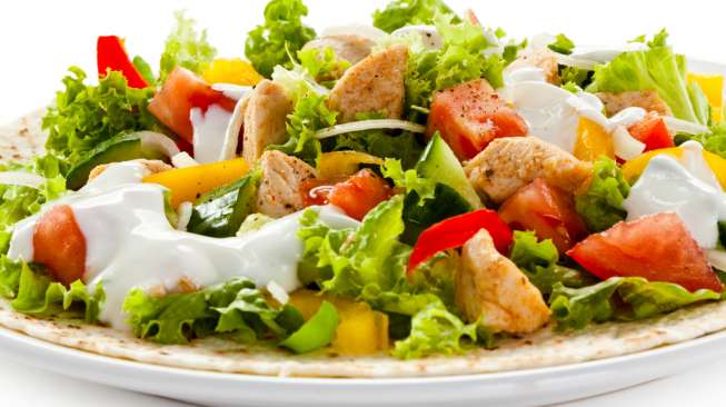 Salad Sehat Tapi Bikin Gemuk? Ini Kesalahan yang Sering Terjadi